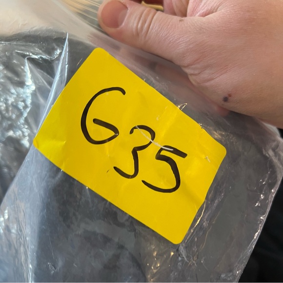 ALO Yoga women’s corduroy stage puffer  Black Jacket - Picture 11 of 11